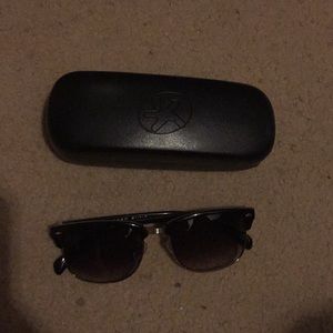 Alfred sung sunglasses